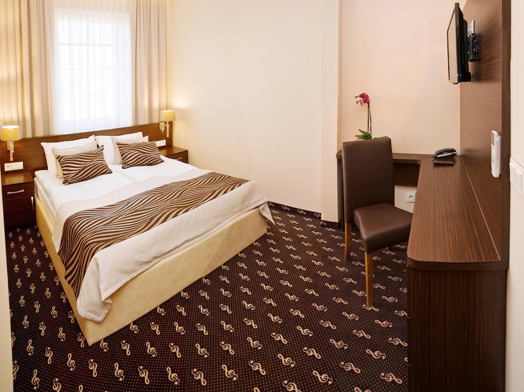 Hotel Fryderyk Nysa Quarto foto