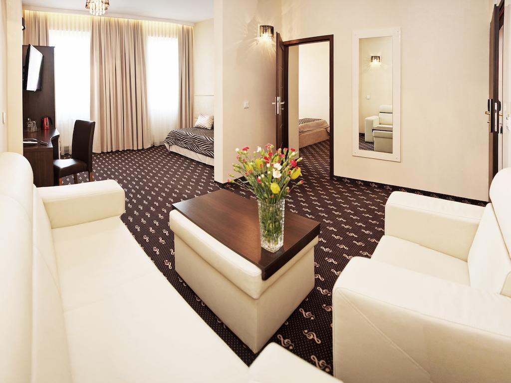 Hotel Fryderyk Nysa Quarto foto