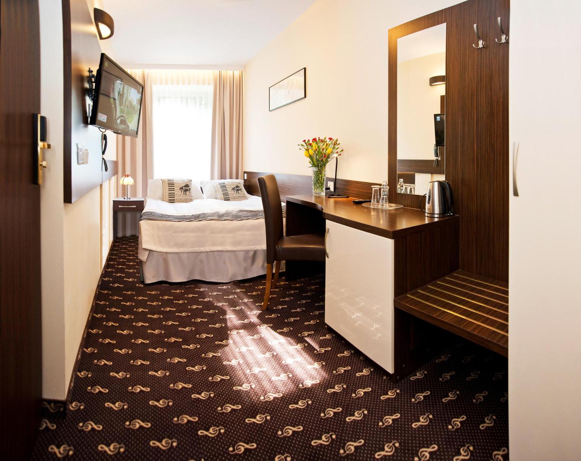 Hotel Fryderyk Nysa Quarto foto